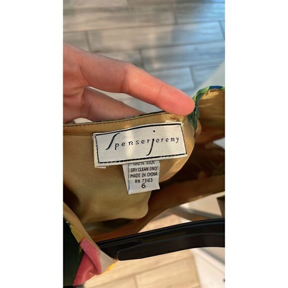 Spencer Jeremy Vintage 100 Percent Silk Dress with Hawaiian Print. - Picture 4 of 4